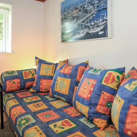 2 Bedroom Stunning In Hébergement de vacances Bredebro