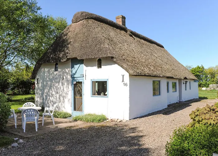 2 Bedroom Stunning In *