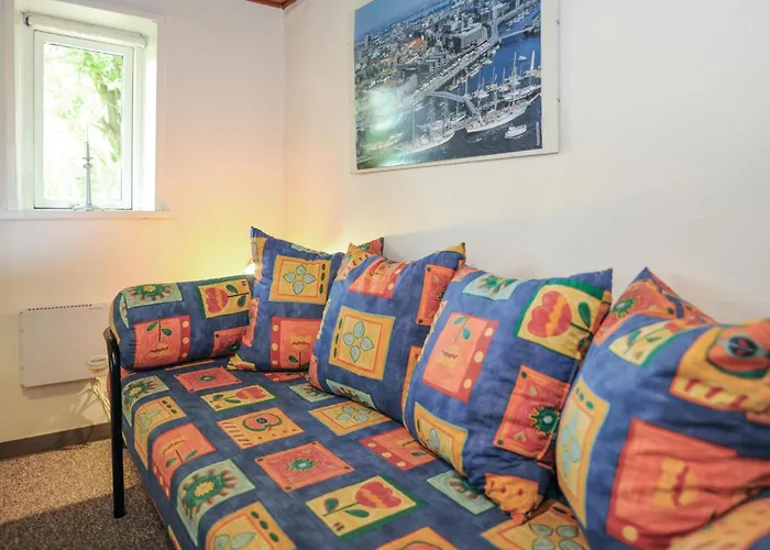 2 Bedroom Stunning In 度假居 Bredebro